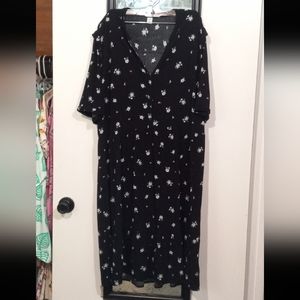 🧁B2G1🧁 Old Navy Black Midi Dress with White Floral Print